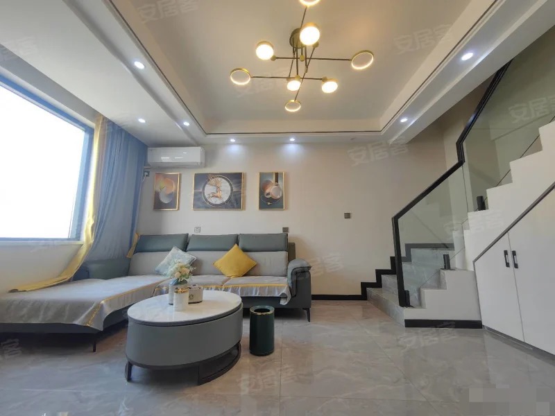 城南，新天地旁，精装复式2房2卫，99新装修，家具家电齐全拎包入住，满二，好楼层