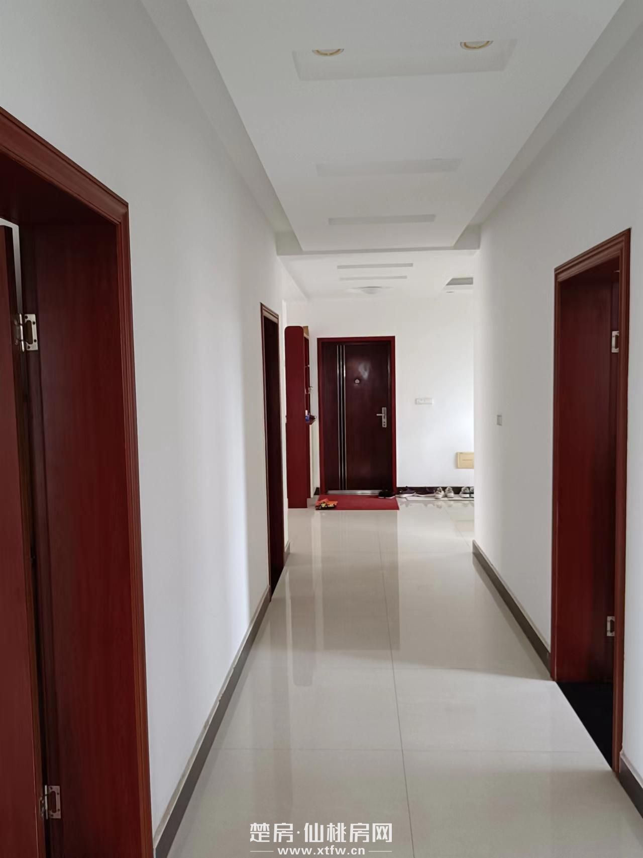 仙桃中学新校区、仙桃二中新校区旁，绿湾社区4室2厅2卫150平，南北通透，毛坯价出售，拎包入住