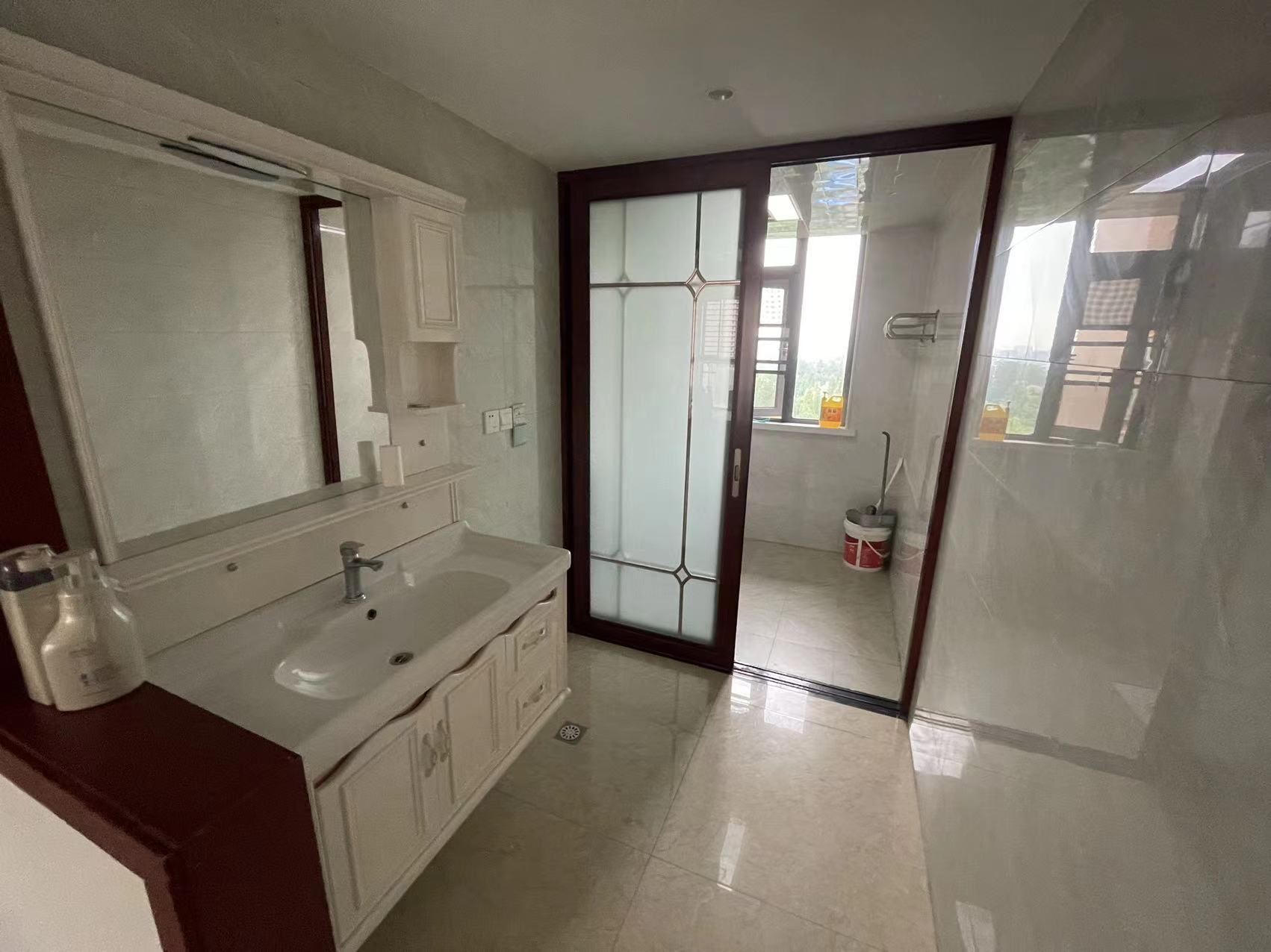 紫润尚城大三房出租电梯好楼层家电齐全看房方便