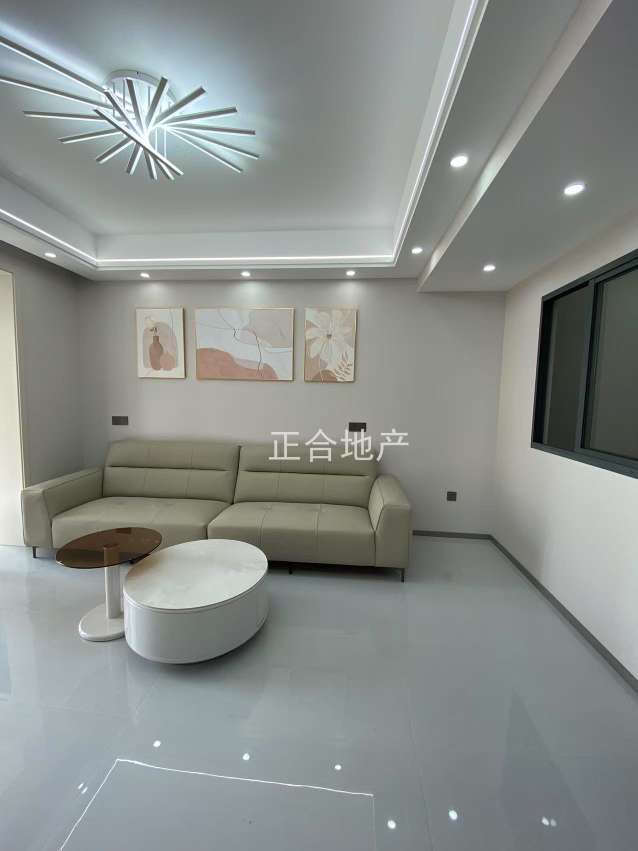 业主急售，仙桃xiao学对面，精装三房，电梯好楼层9楼，全新装修