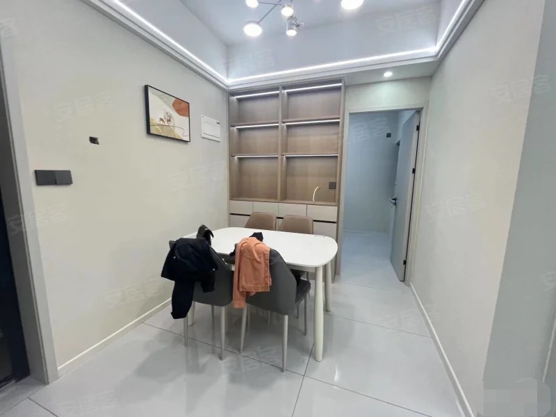 降价了，急售，供暖房，满庭春，一楼带大院子，全新装修三房，仙桃晓学旁