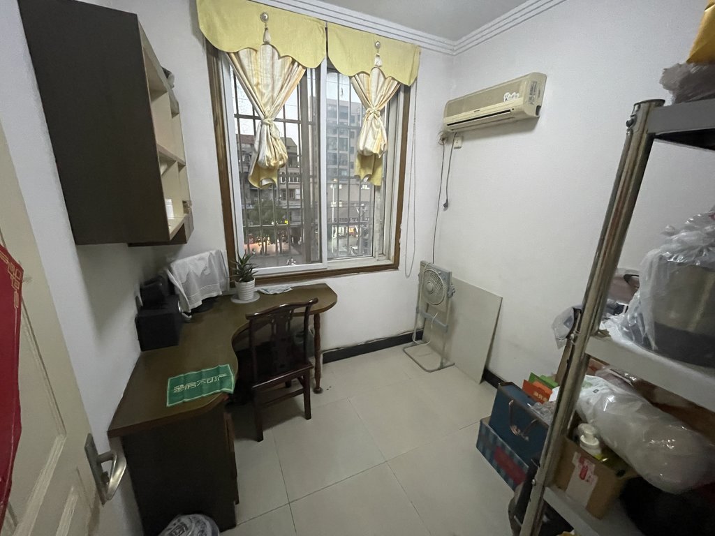 德美花苑西桥附近三房两卫好楼层 菜场很近生活便利