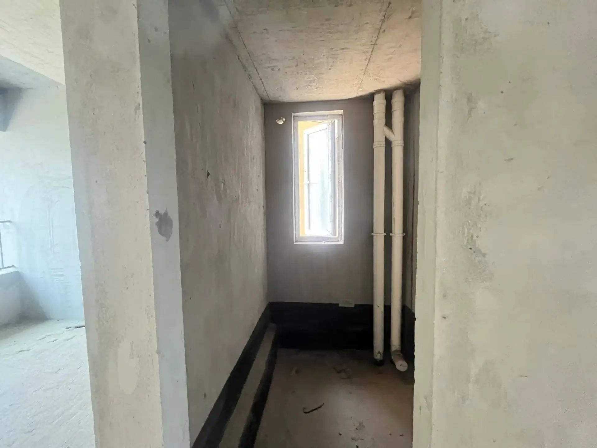 捡漏，城南，南国明珠，单价4000，毛坯大四房，送车位，15楼，满五