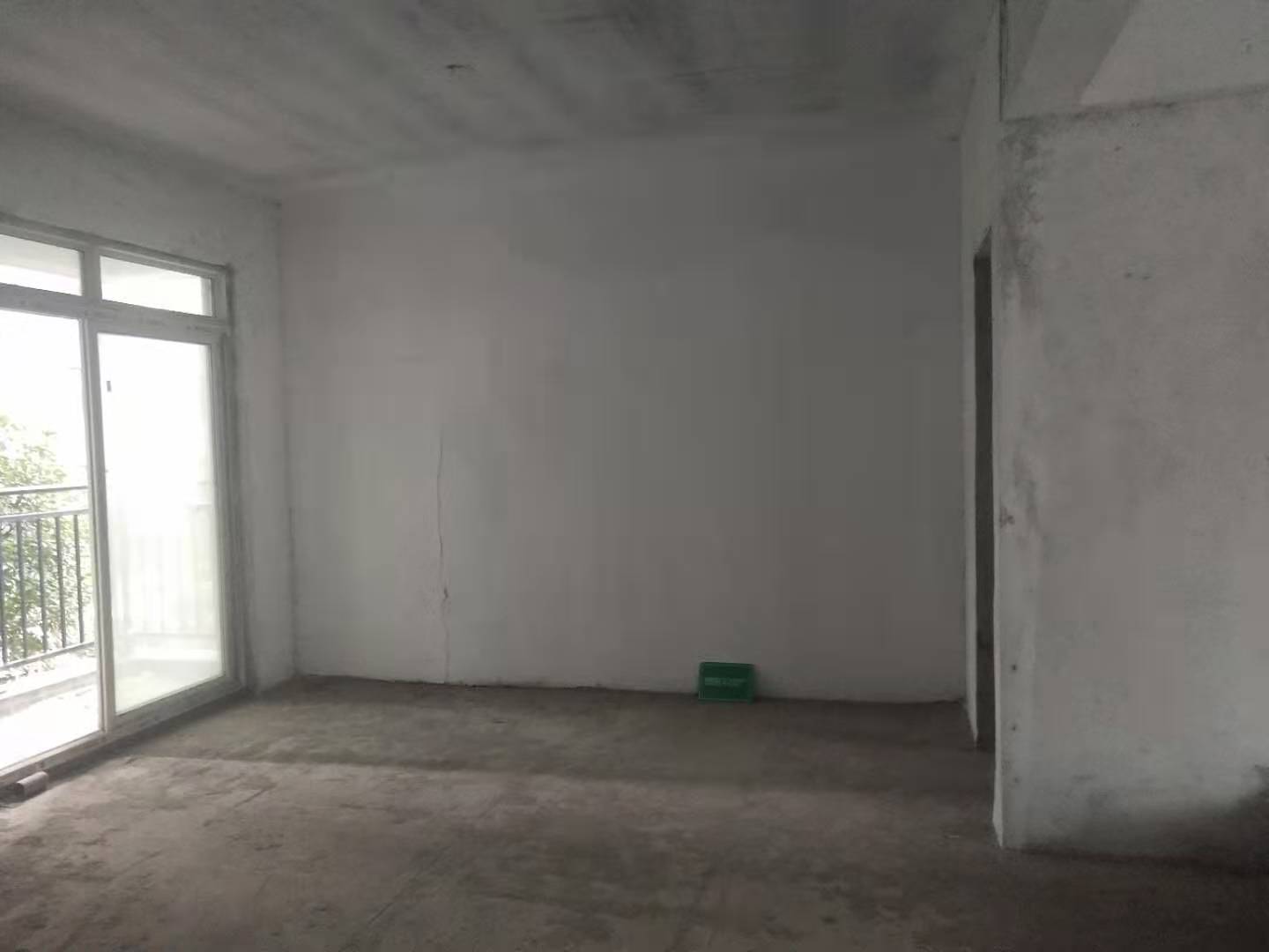 翰墨苑毛坯大三房一中对面单价低位置好房东诚意出售