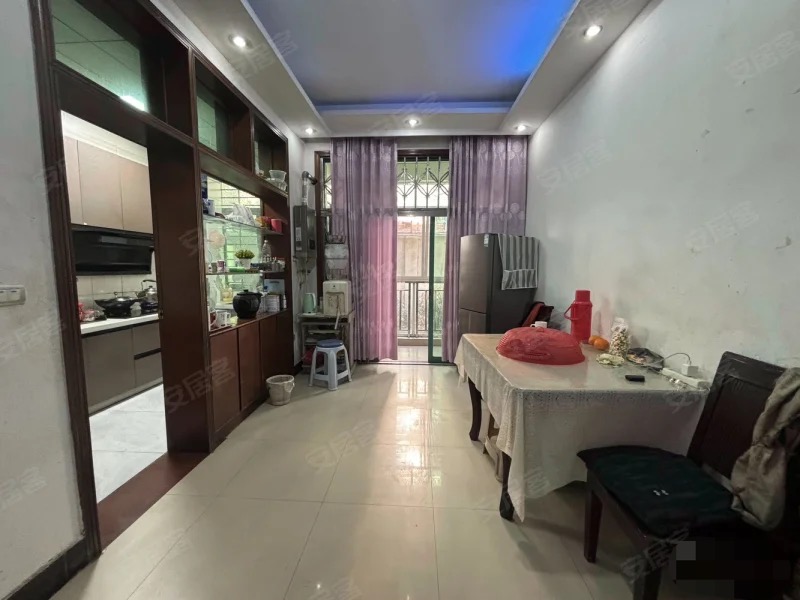 武商附近，青青家园，精装三房，一楼可养花草，价格便宜，拎包入住