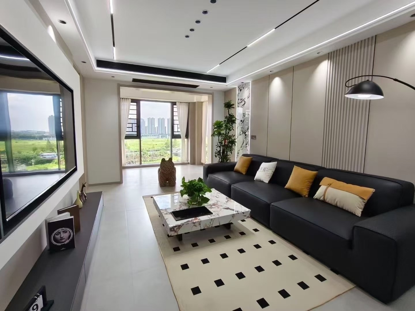 城南，南国明珠，精装3房2卫，电梯8楼全新装修拎包入住，满2过户费低