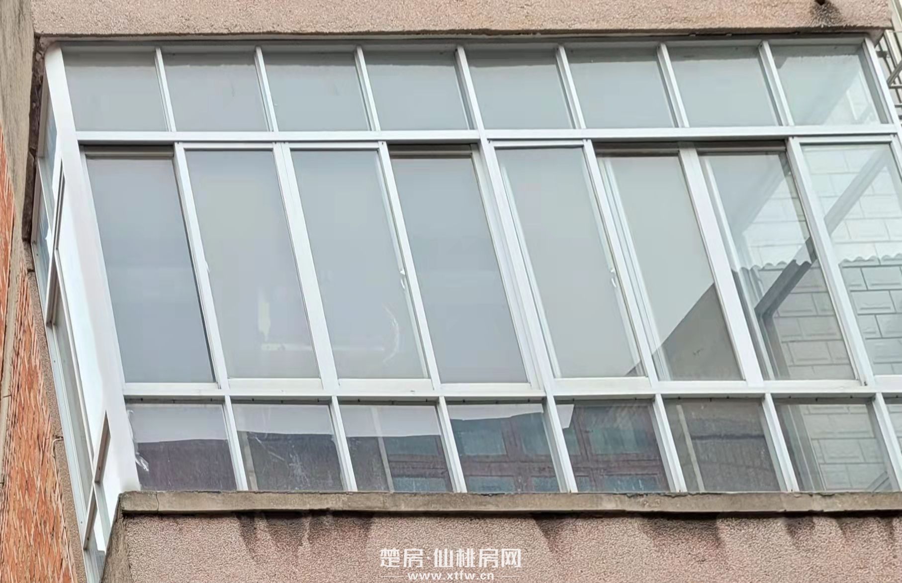 何李路新小毗邻，自建楼房共4层6室1厅1卫，诚心出售，价格可议。