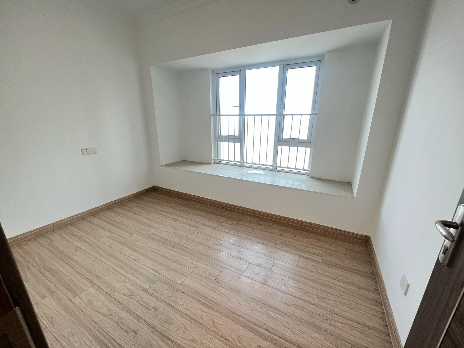 城南，碧桂园，精装四房，单价4500边户，好楼层27楼，老证