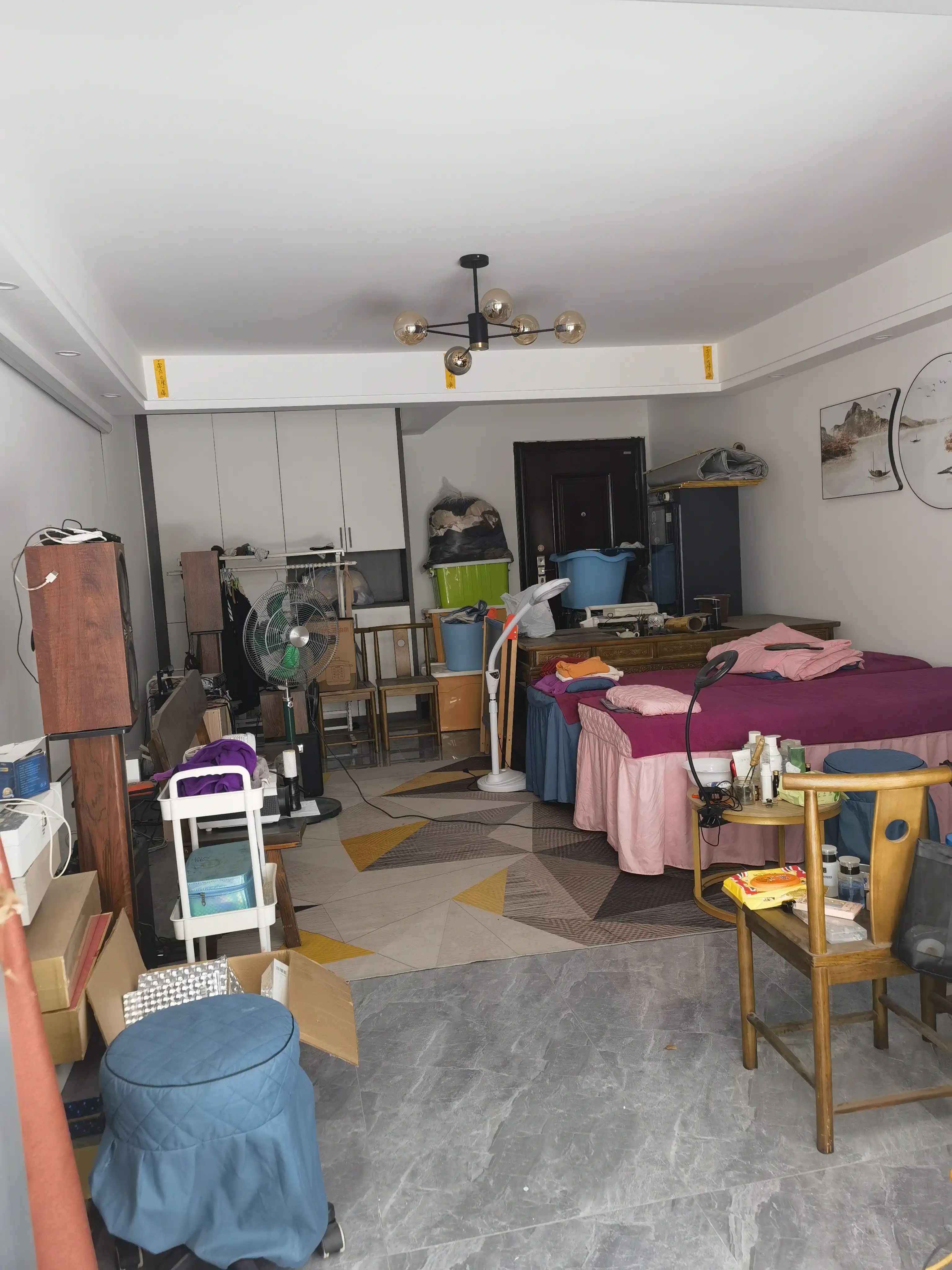 捡漏，城南，吾悦广场旁，带超大院子，买楼上送楼下，精装四房，单价5900