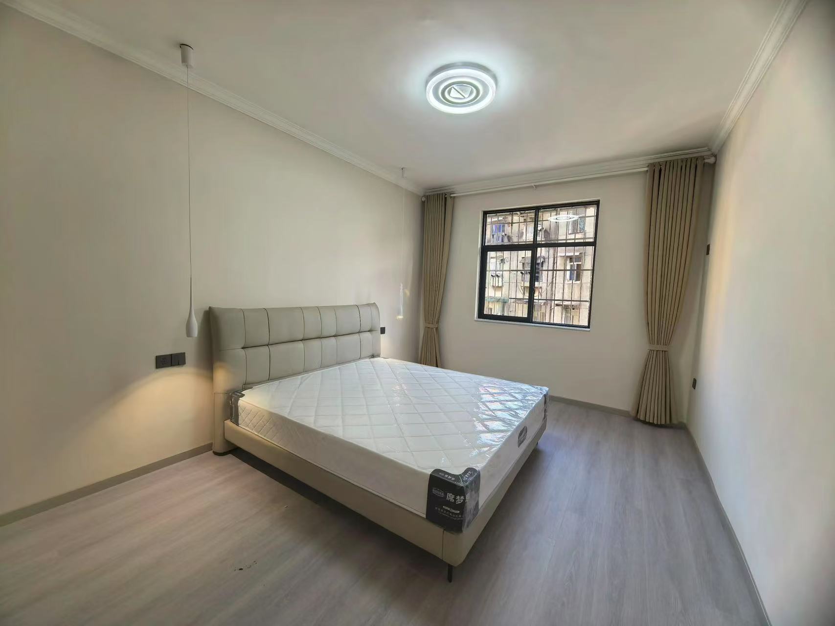 大洪小区，复式楼，步梯好楼层，精装三房，36.8万，证满二