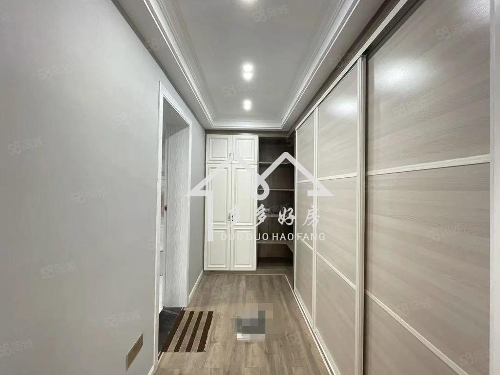 沔街品质小区，御台公馆hao装大平层，电梯入户，老板外地置业，带车位诚心出售