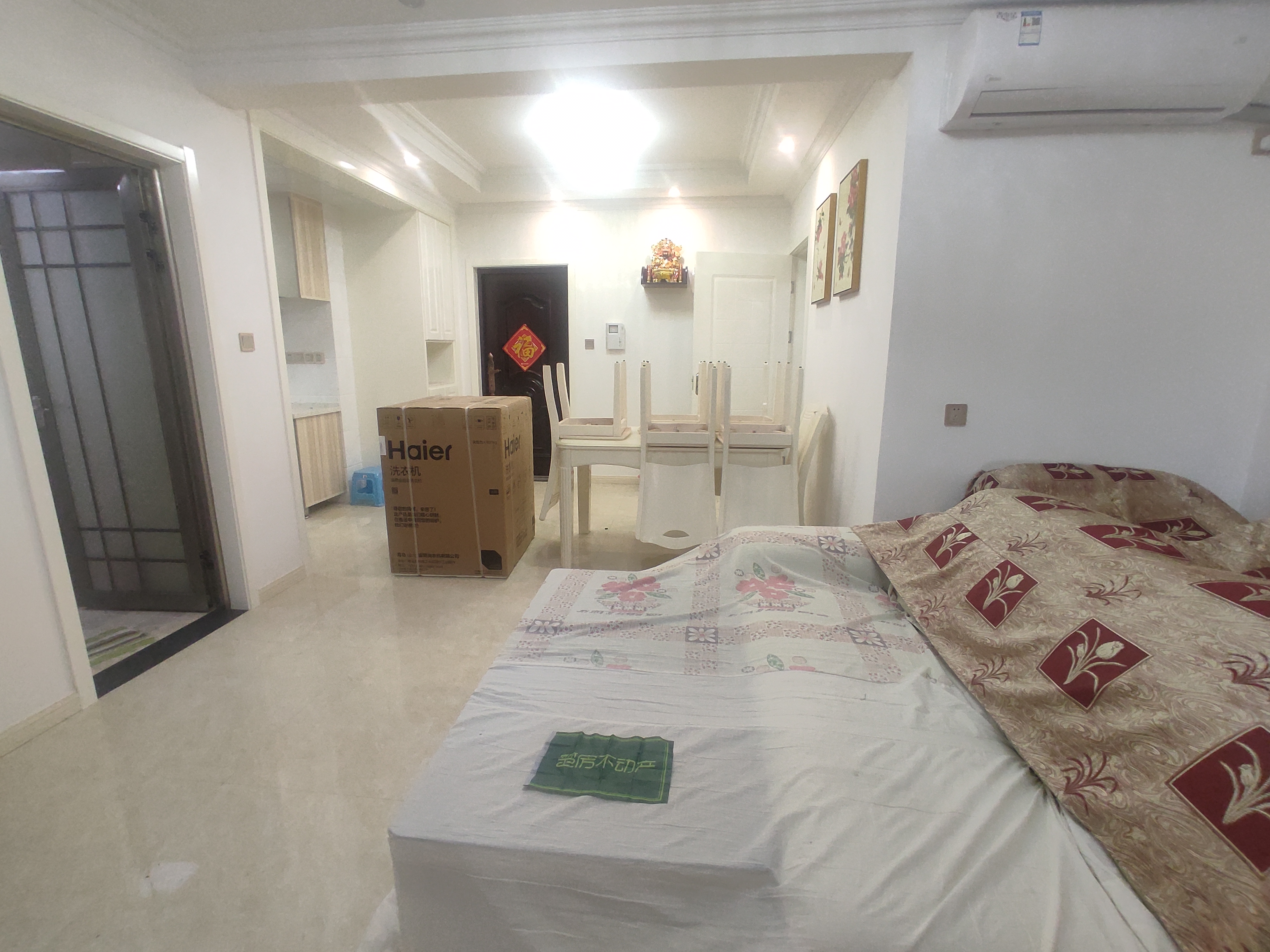 滨江星城一线江景房精装三室两卫证件在手满两年