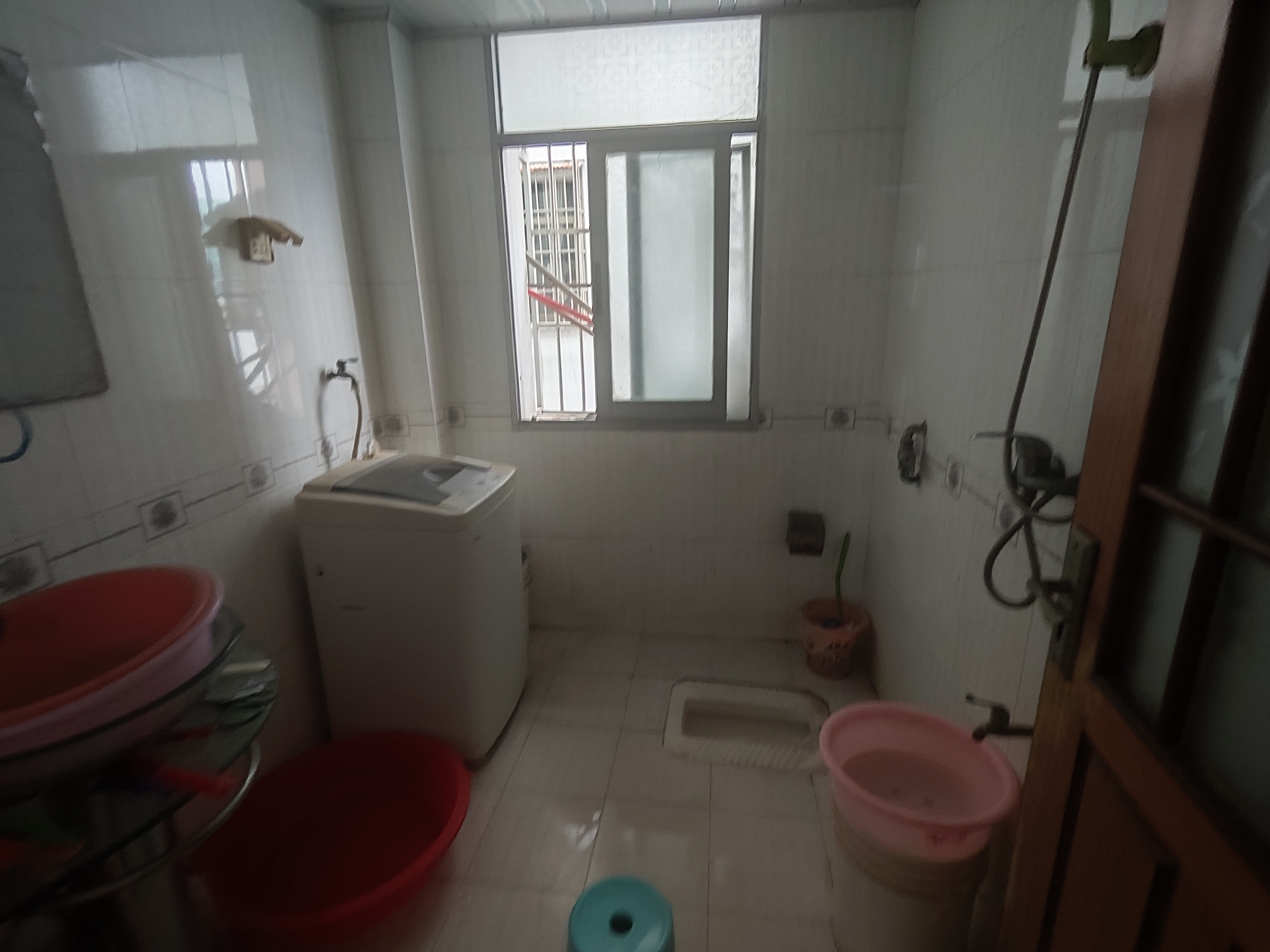 车站对面宏达小区.装修三房.证件满二.看房方便