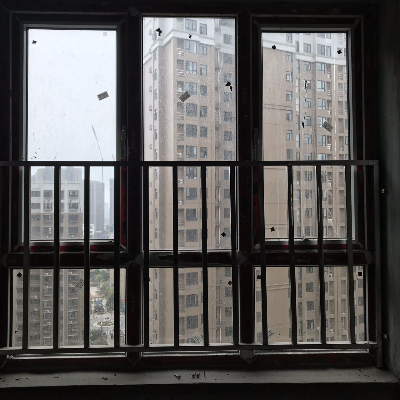 沔阳公馆三室两厅两卫。毛坯房