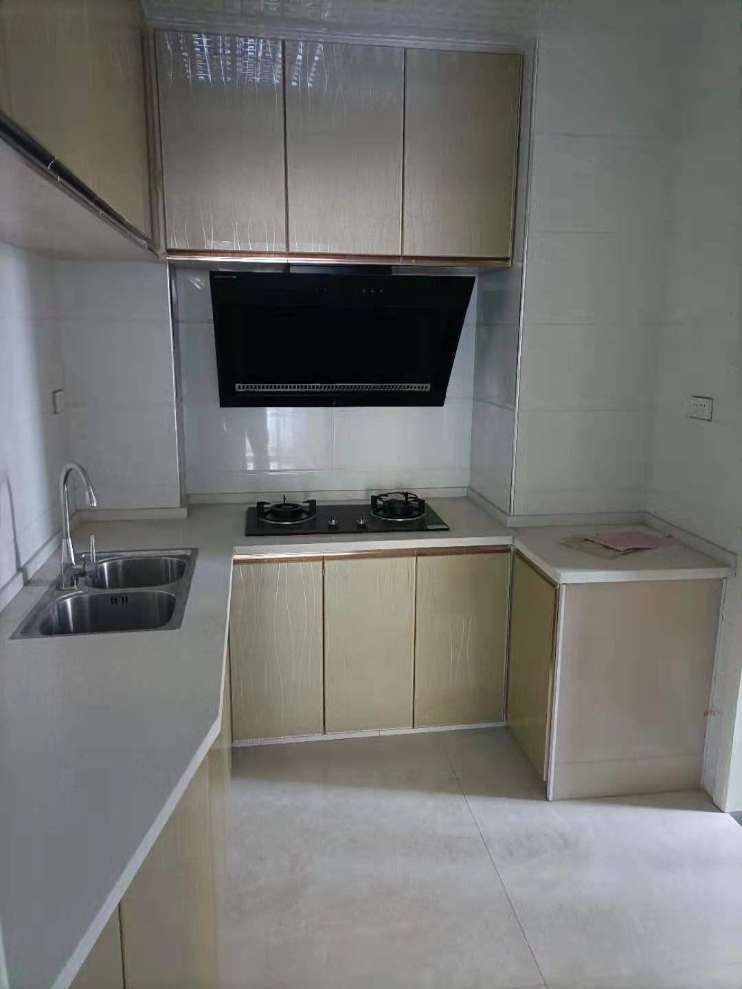 硬装装好了。证10月份满两年。可配合满