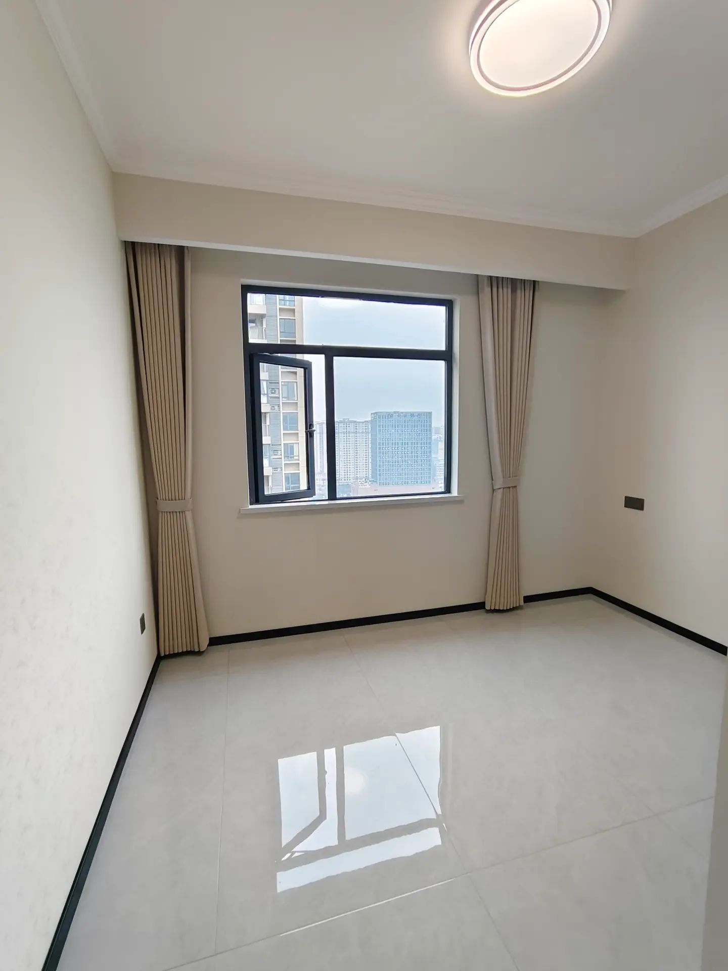 城南，元泰C区，精装三房，好楼层21楼，满五，诚心出售