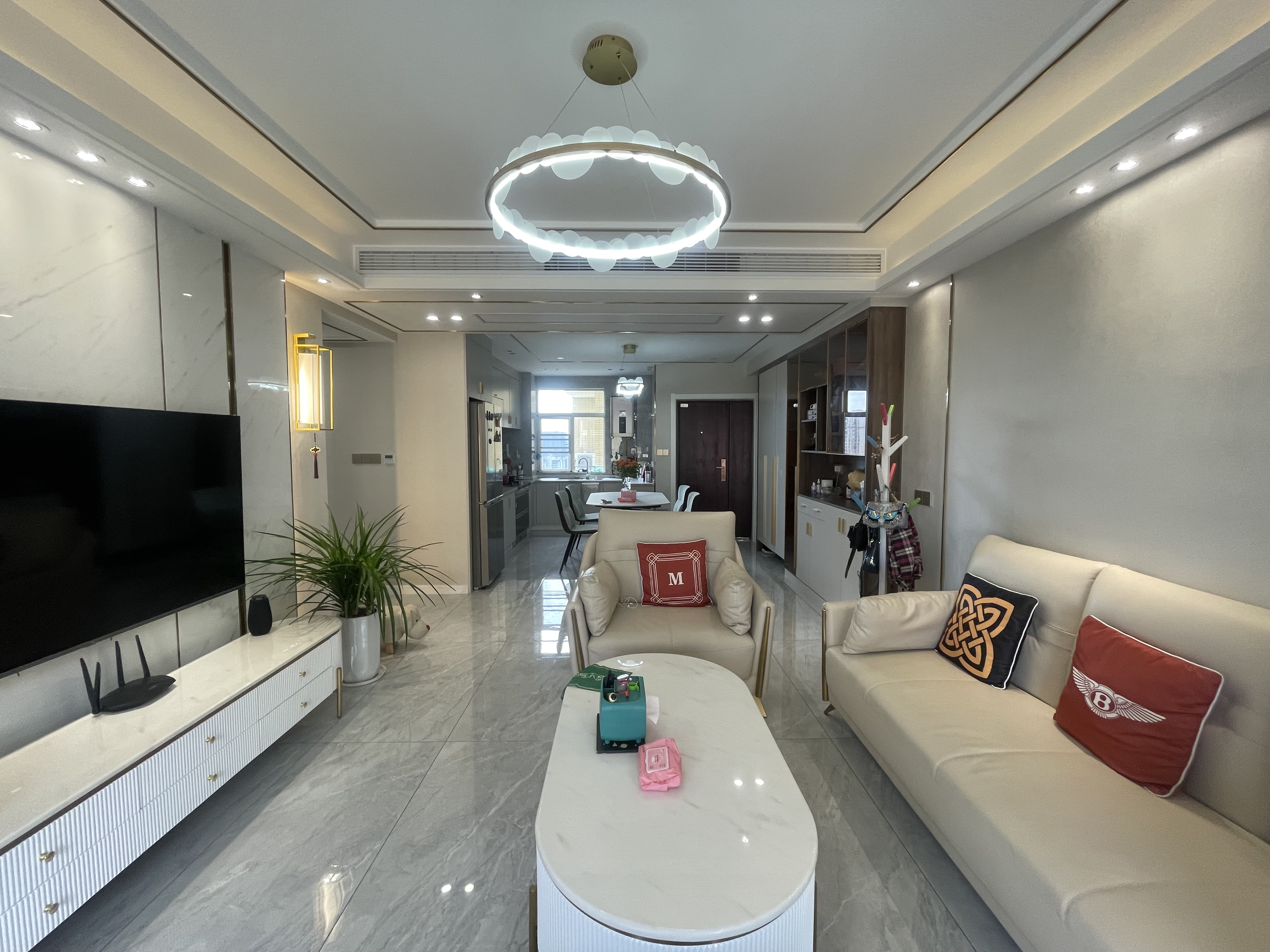 城南领秀城. 精装三房 .现代风格 .边户. 视野好采光好 .小区绿化环绕. 拎包入住