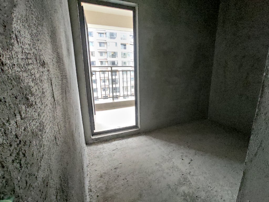 荣怀极地世家.毛坯四房.送路户花园.看房方便