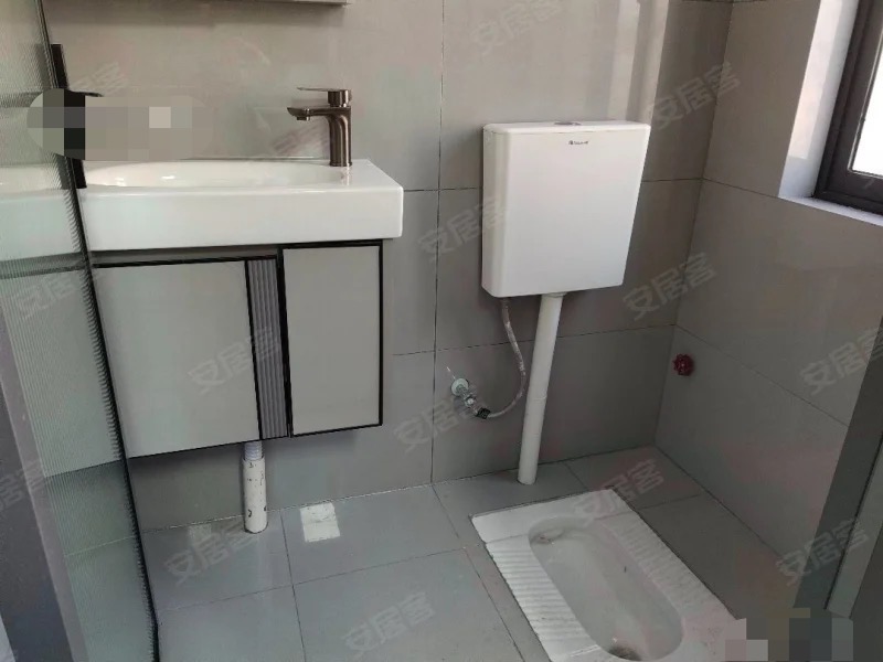 降价了，武商旁边，精装三房两卫，步梯2楼，二中+四中+龙华山晓学，证满二，南北通透，有院子停车