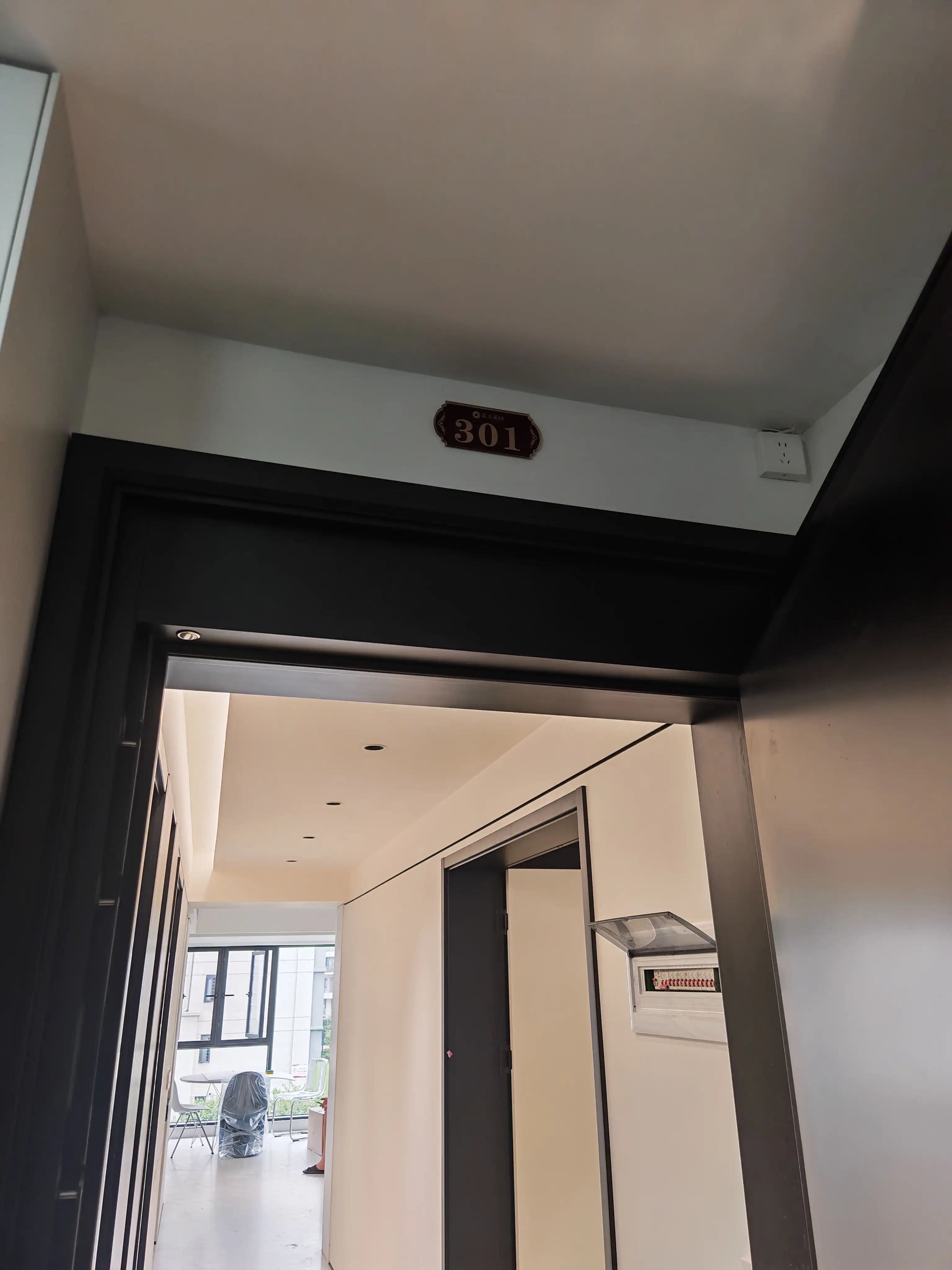 亏本出售，城南，蓝天花园。大平层，精装四房，全新装修，一梯一户，