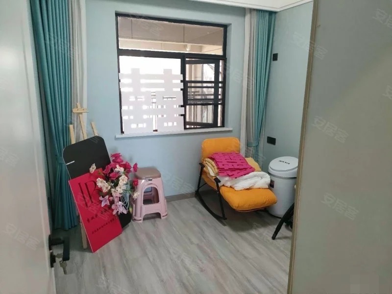 捡漏，御湖世家，精装大三房两卫，9.9成新，好楼层。拎包入住