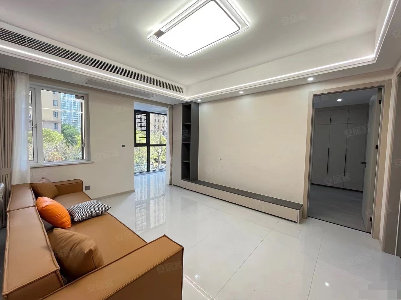 29，捡漏，森林国际，全新装修，精装三房，证件满二 ，户型采光好