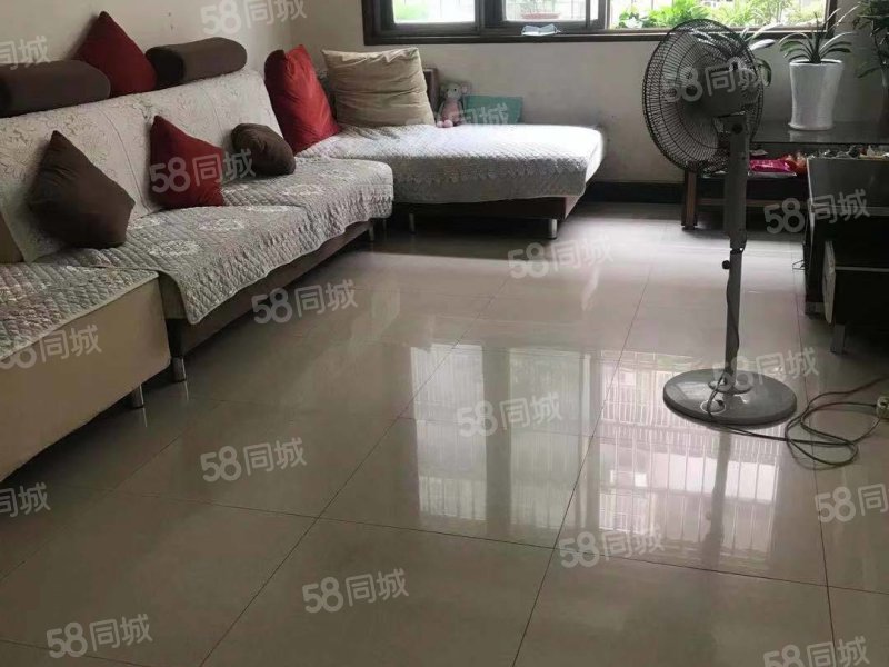 学区生活配套完善 春江花园 大三房 41万  正满2 拎包入住 有钥匙