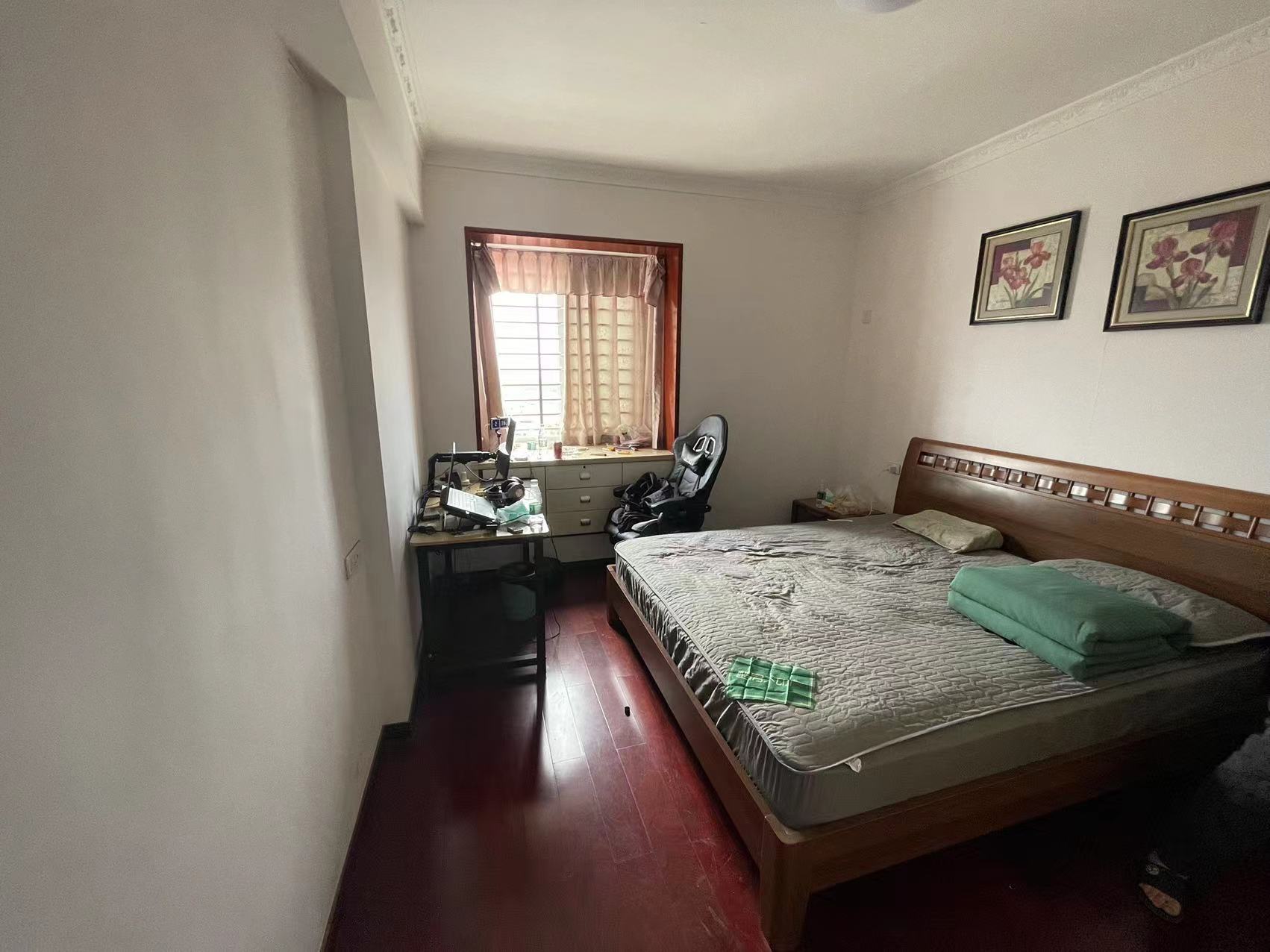 新壹仲正对面，翰林公馆，精装三房，中间楼层，户型方正，房东急售