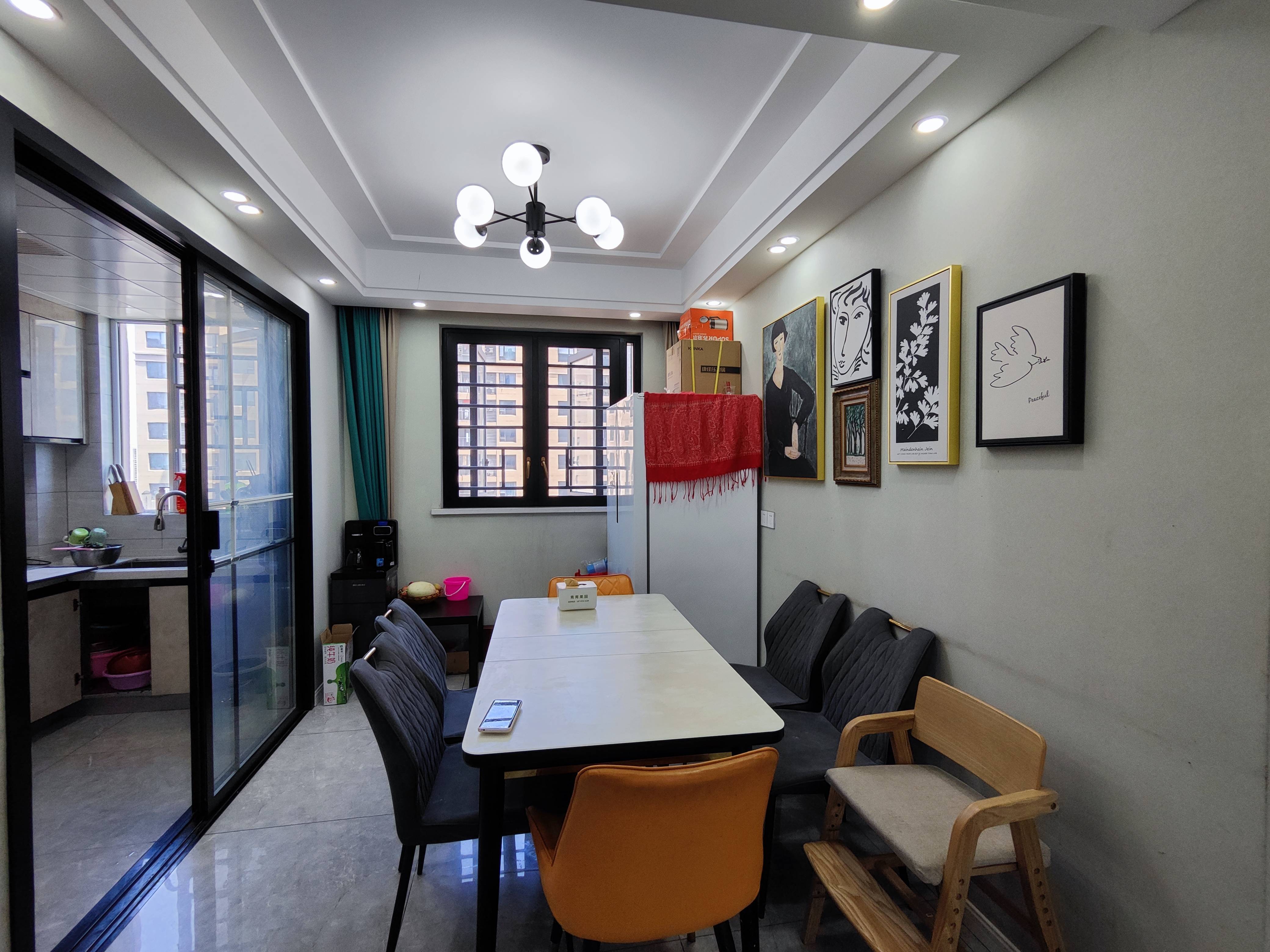 满庭春城西全新装修结了个婚品牌家具家电装修快30个了亏本脱手