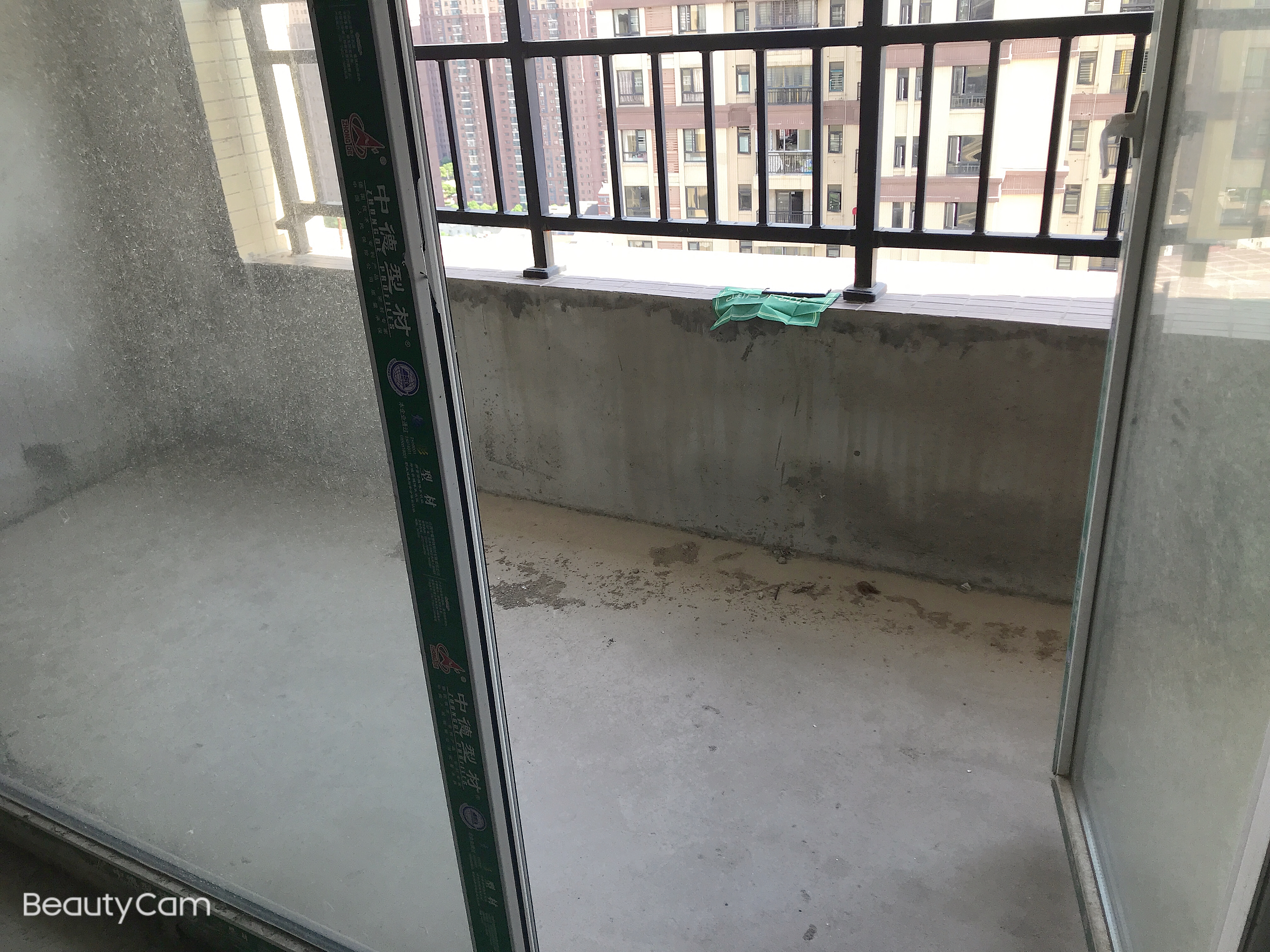 和合国际五期 毛坯小三房两卫 前后无遮挡 采光好 证满二