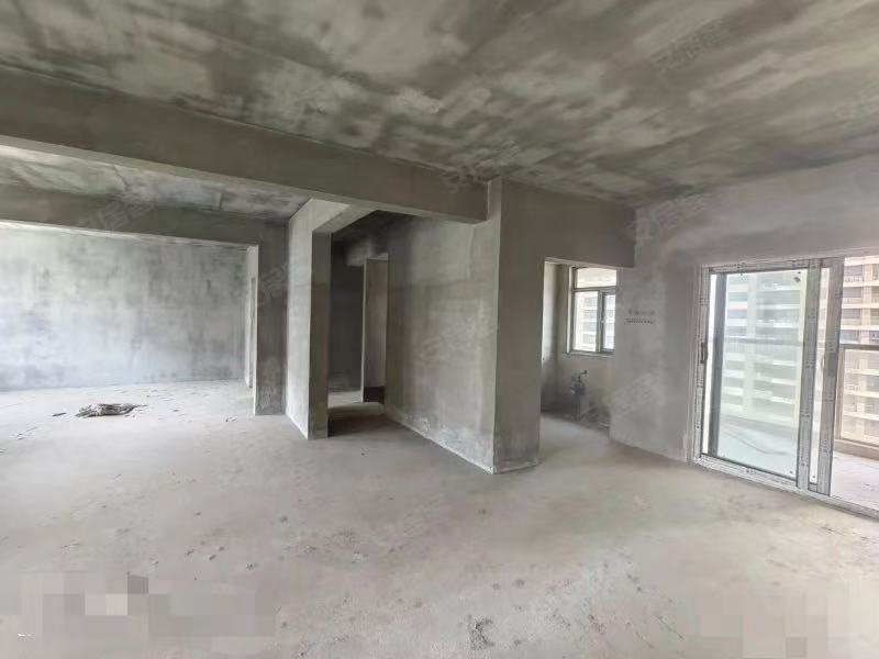 城东，世纪阳光城，单价2字头，电梯8楼，有证，​南北双阳台三房两卫