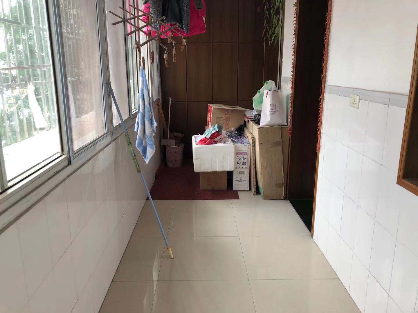 花源酒店旁边粮仪小区精装大三房家里成色新南北通透周边生活方便步梯逛商城