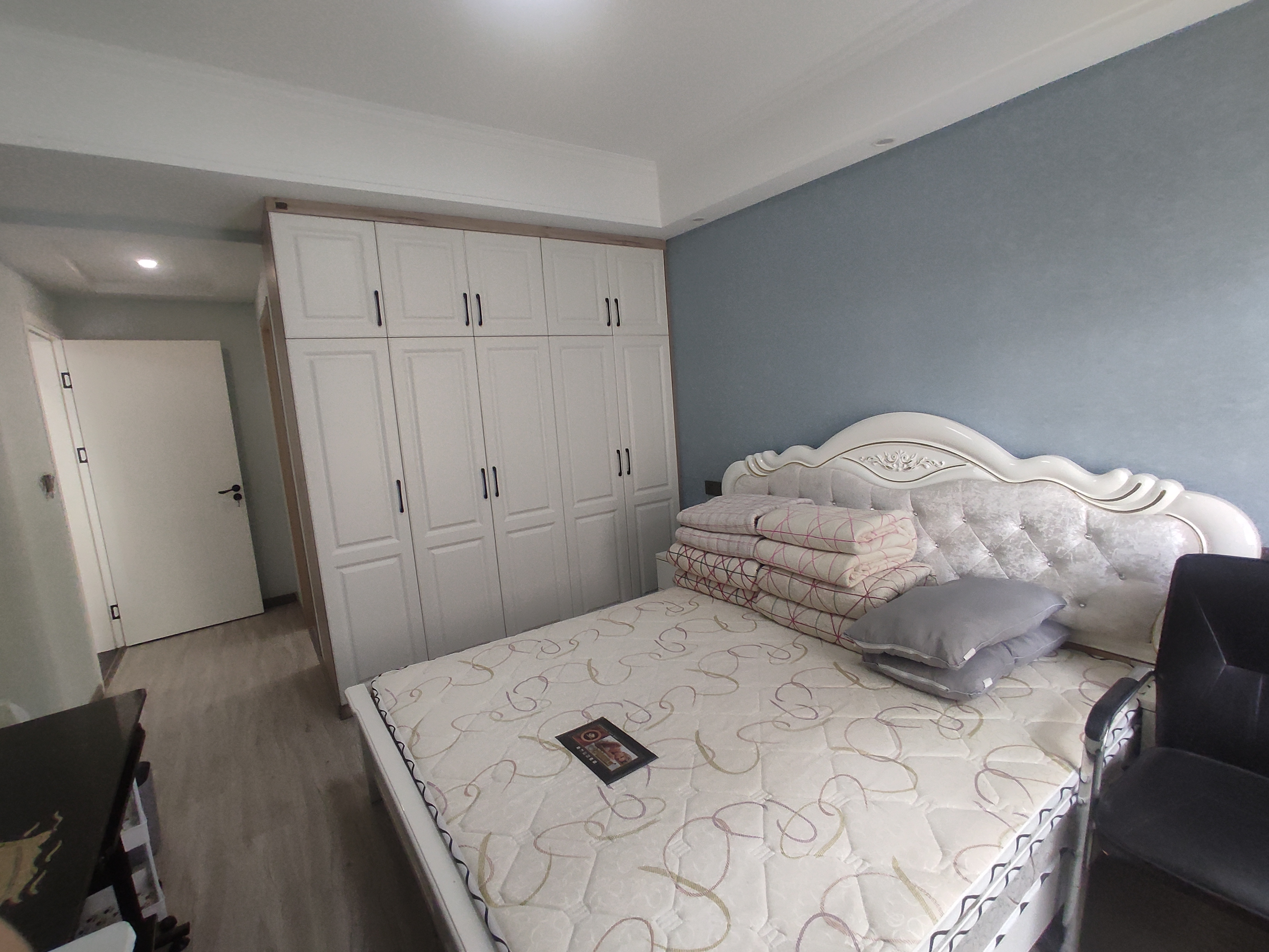 蓝天新城.精装三房两卫.房子成色新.小区环境好.证件满二.看房方便