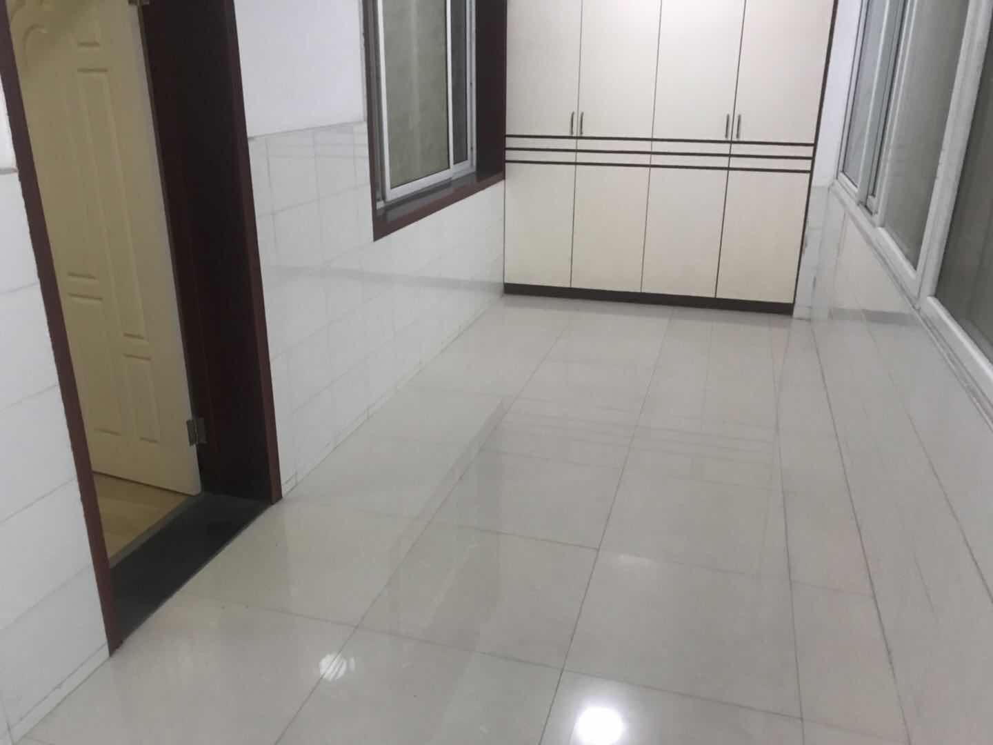 财政局安达小区大三房，送地下室