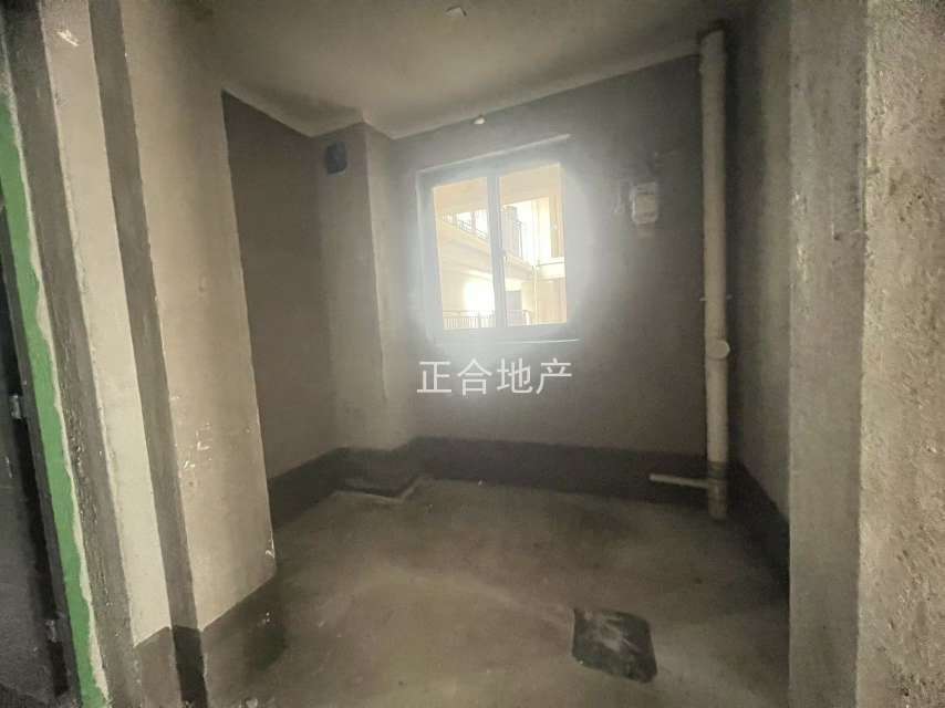 捡漏，吾悦广场，54万送车位，现房，不是一楼顶楼​，单价4900