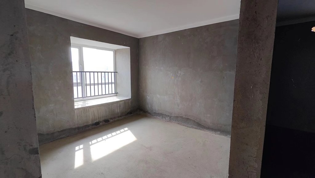 新二中二小旁森林国际毛坯大四房证件满二电梯高层适合出租自住照顾小孩