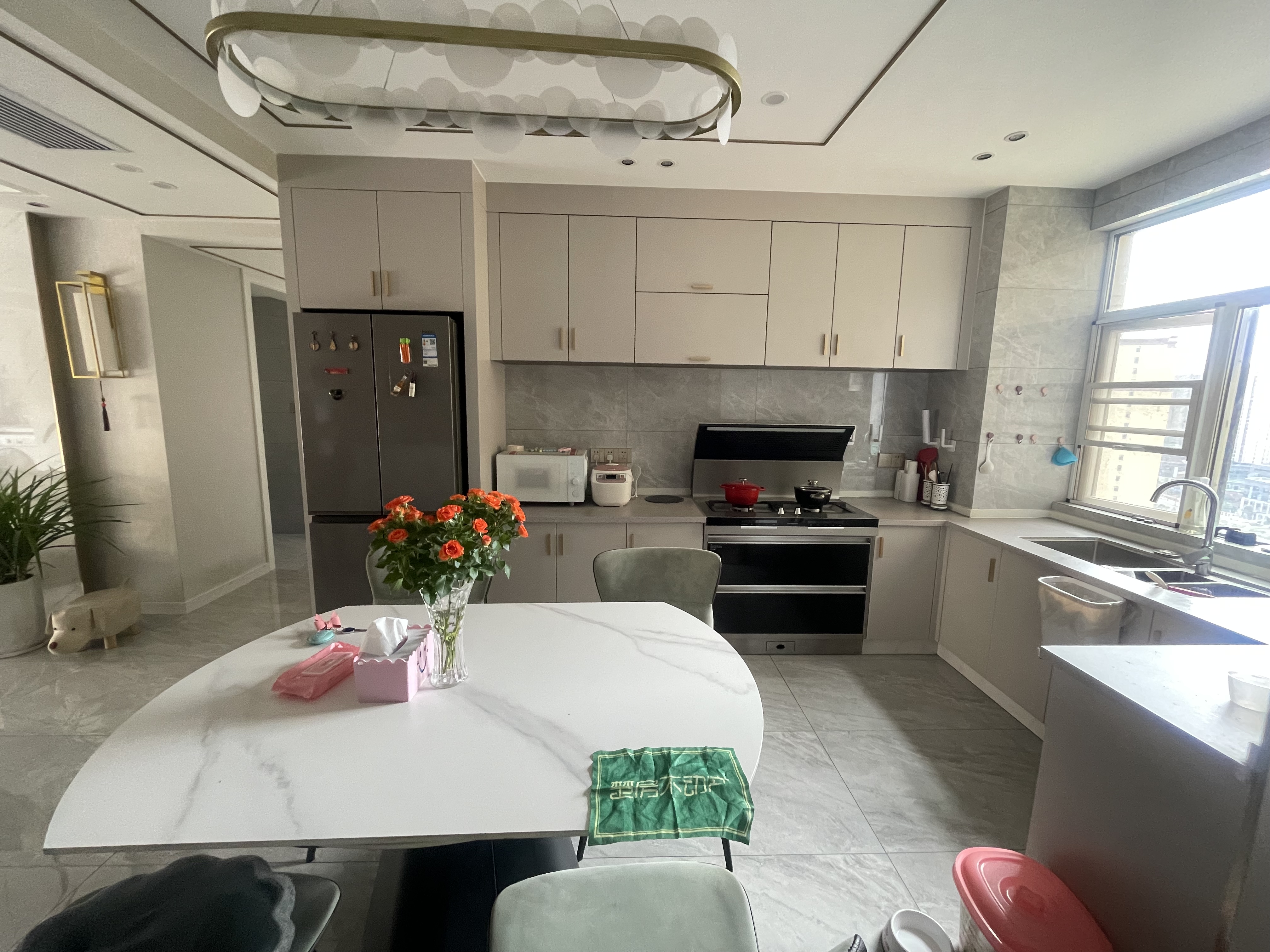 城南领秀城.精装三房.现代风格.边户.视野好采光好.小区绿化环绕.拎包入住