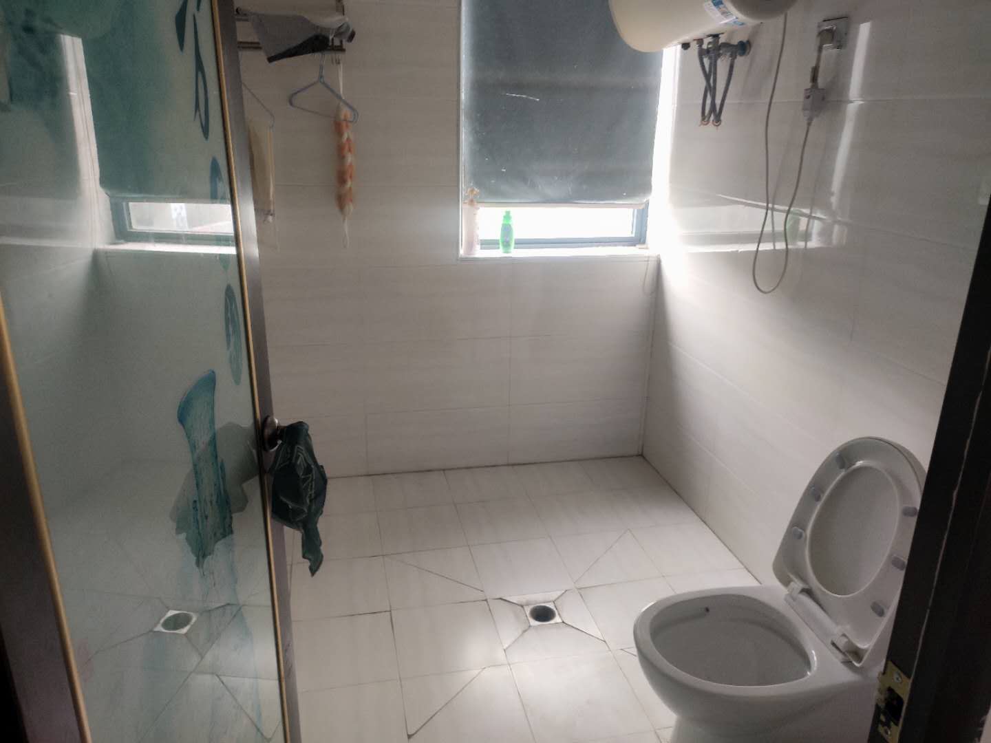 绿地尚城联排别墅边户户型基本属于毛坯买来自己想怎么装修都行业主诚心出售