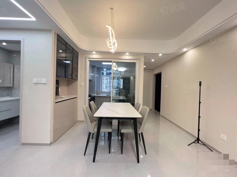 捡漏，风和日丽，精装三房，边户，电梯好楼层，诚心出售，