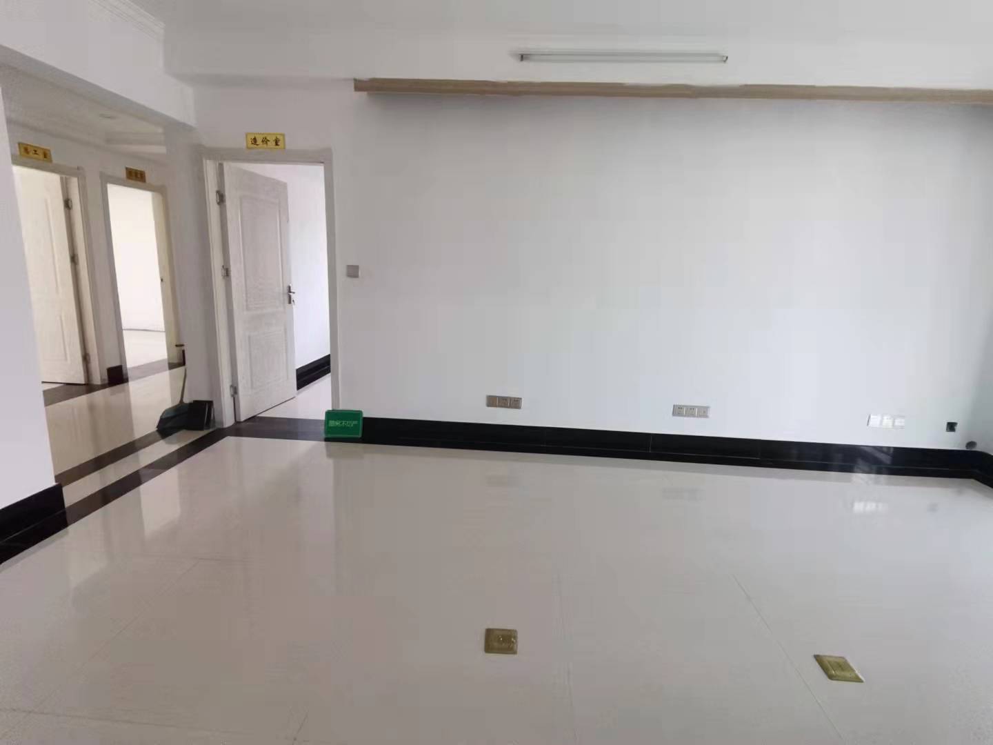 城市丽景精装大三房南北双阳台证满二看房方便诚意出售！