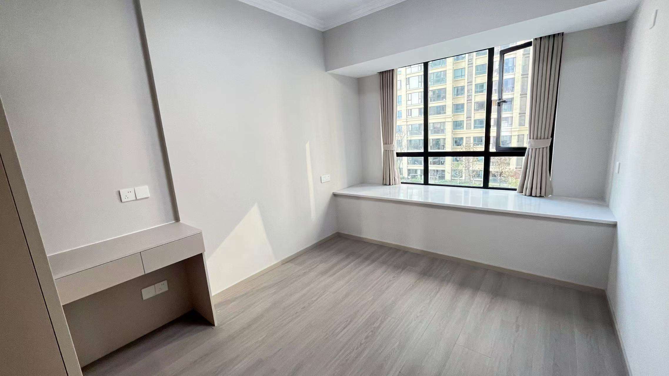 元泰未来城3室2厅2卫全新精装修户型朝方正性价比特别高!