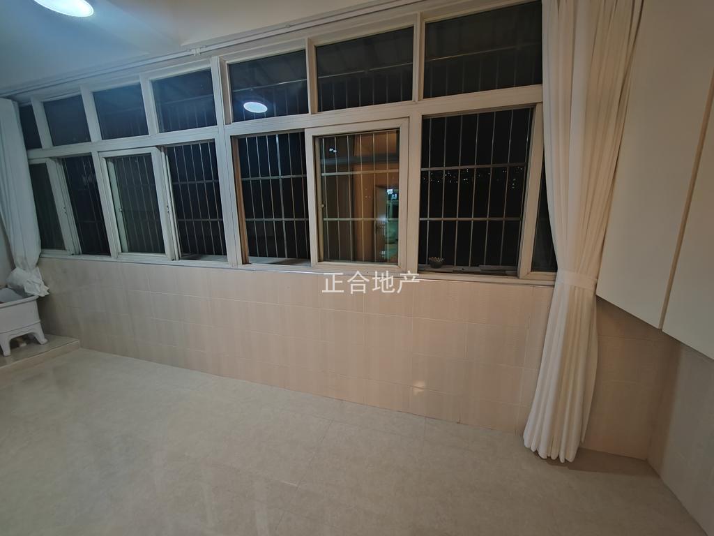 降价了，流潭公园对面，精装大三房二卫，单价2970，南北通透，成色新，新八中四中