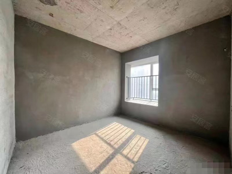 捡漏，亏本出售，蓝天白云，单价5300，南北通透，中间好楼层，视野好