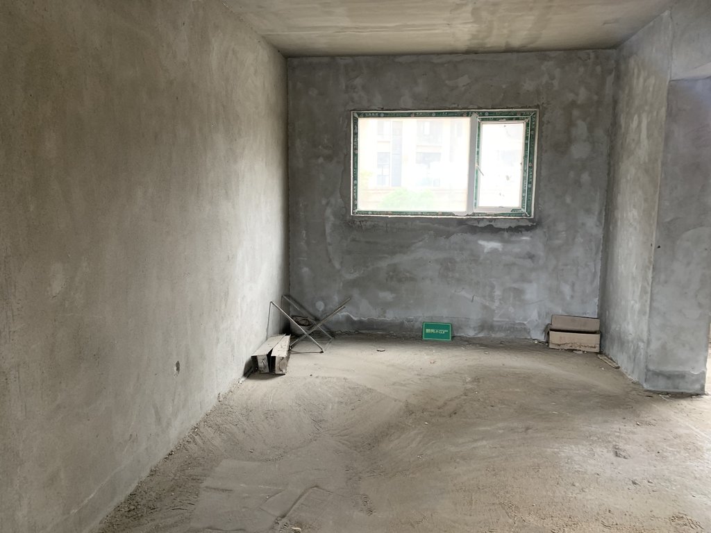 元泰未来城大三房送入户花园和露台，低价诚意出售！