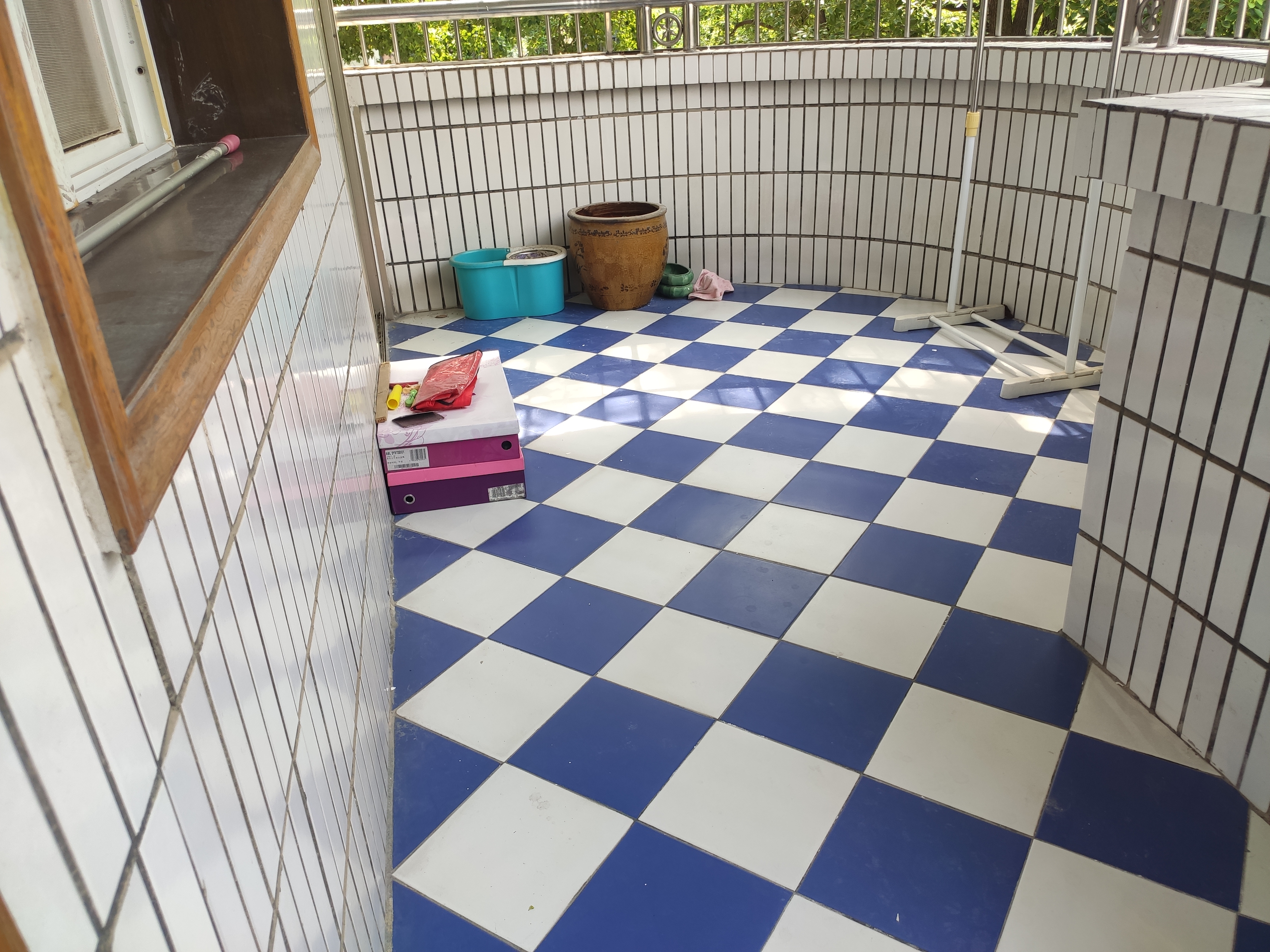 复州花园经典复式楼，大三房两厅两卫，带阳台，带车库，证件满五，楼下就是实验二小