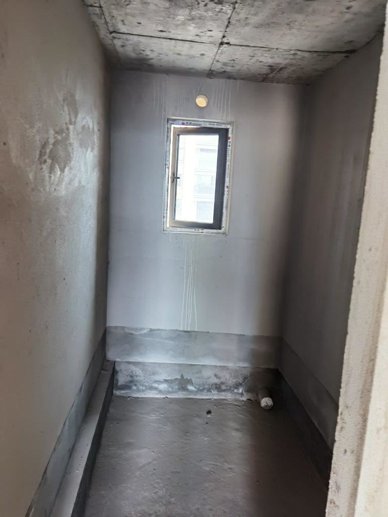 环球 城毛坯三房南北通透支持按揭 看房