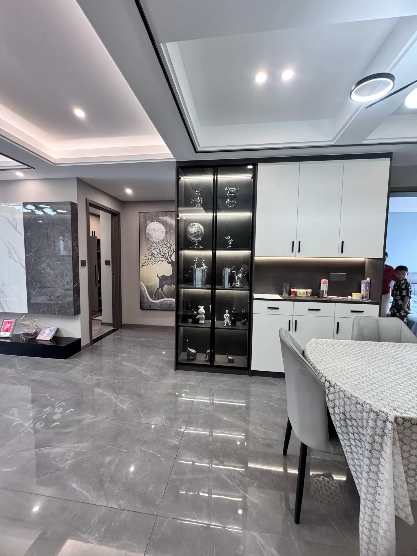 降价了，亏本出售，城南，元泰未来城C区，9.9成新，边户，精装三房两卫，诚心出售