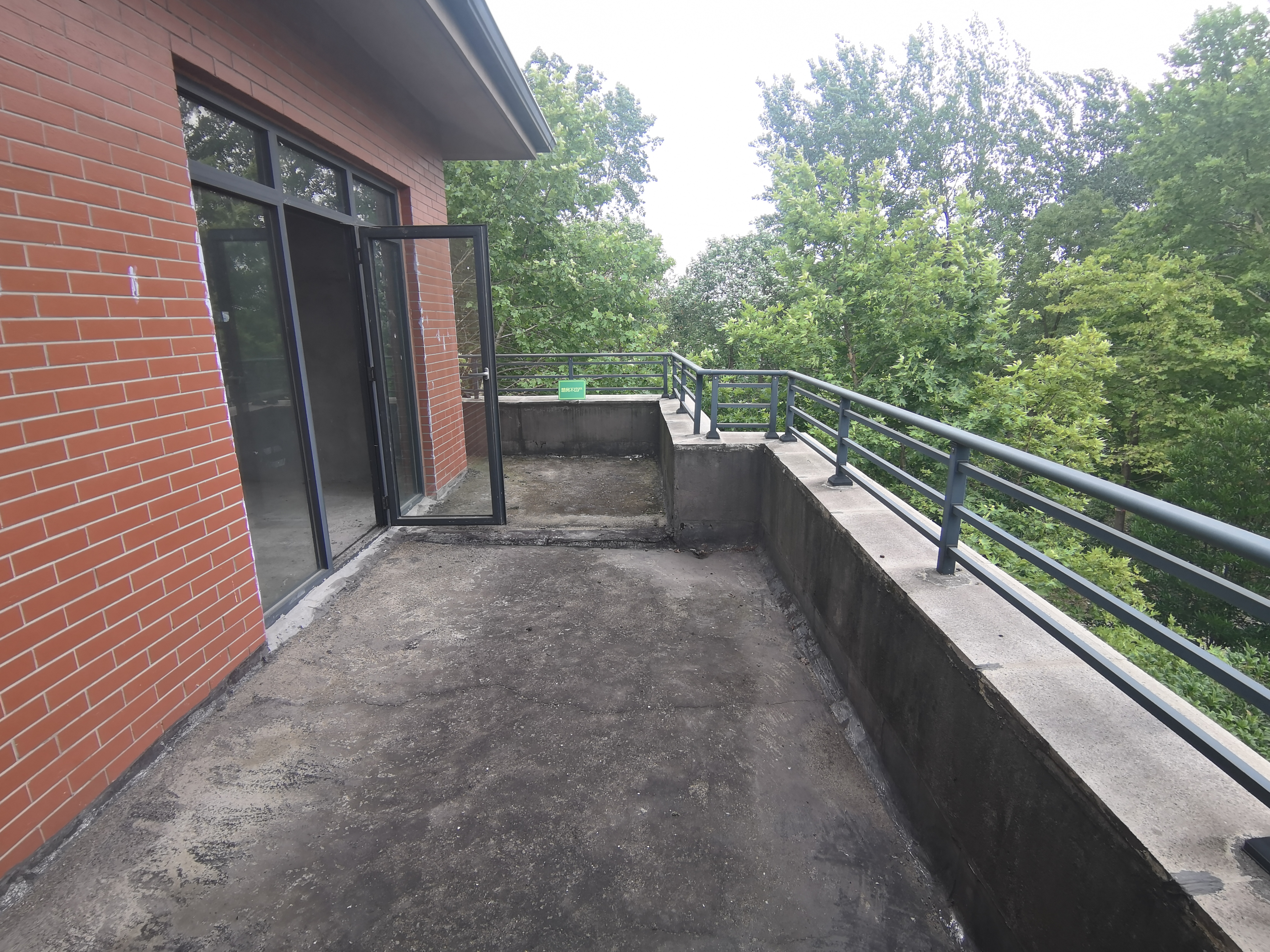 西郊庄园单栋别墅225平毛坯带蛮耍近滴大院子