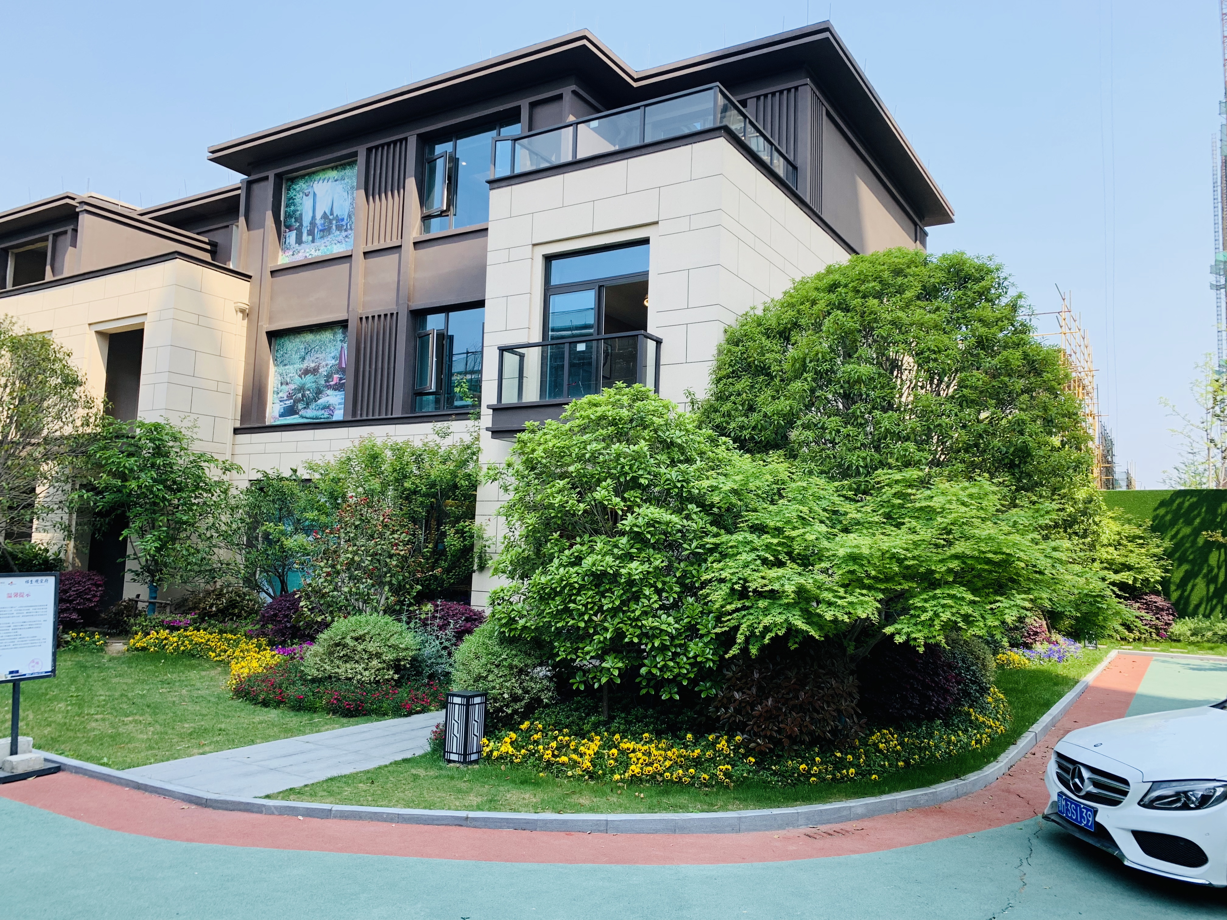 捡漏，城西住宅别墅，送2个车位，约40㎡花园