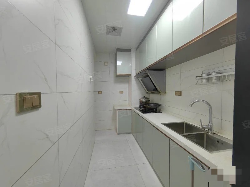 189，捡漏，房东亏本出售，和合国际，精装小三房，好楼层，老证，南北通透，配套成熟